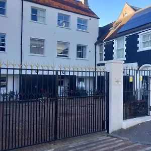 Number Four Homestay Brighton